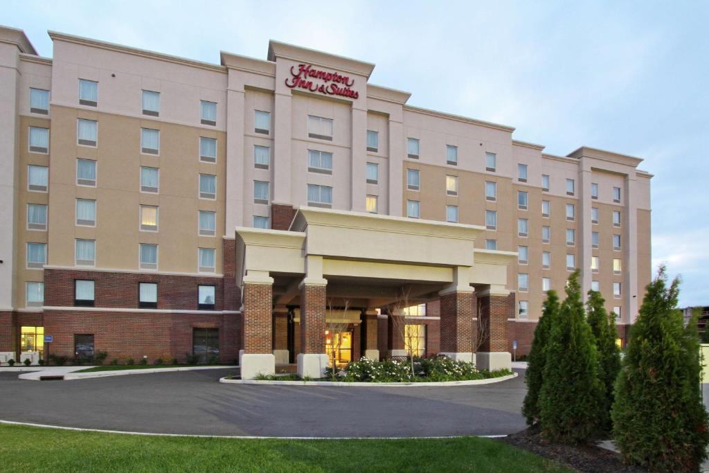 una representación de la parte delantera de un hotel en Hampton Inn & Suites Columbus/University Area, en Columbus