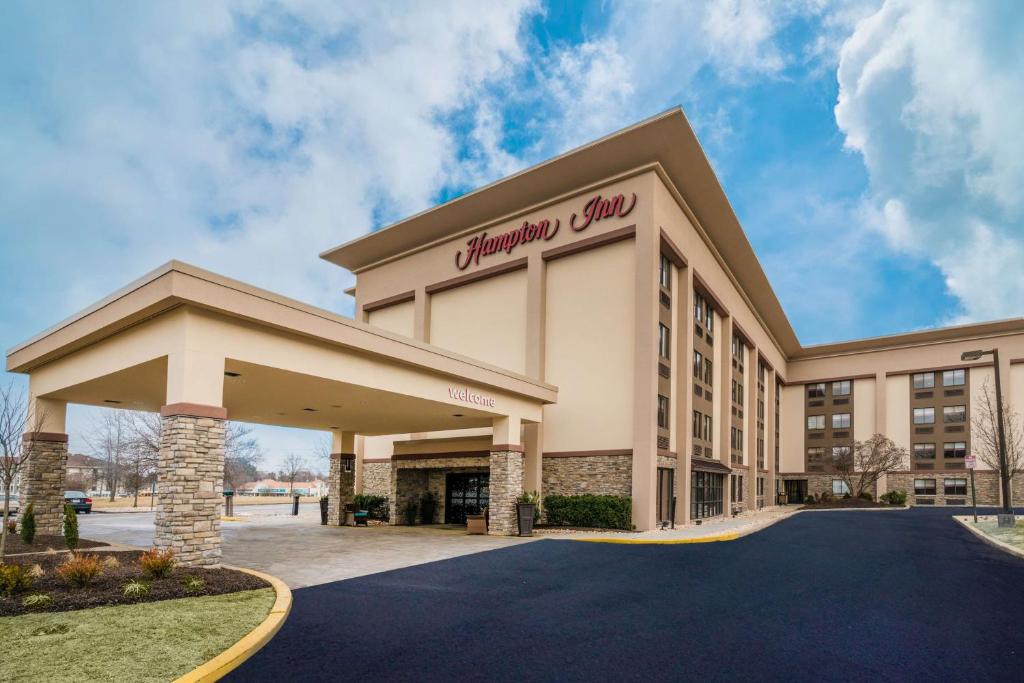 a rendering of the front of a holiday inn hotel at Hampton Inn Downingtown/Exton in Exton
