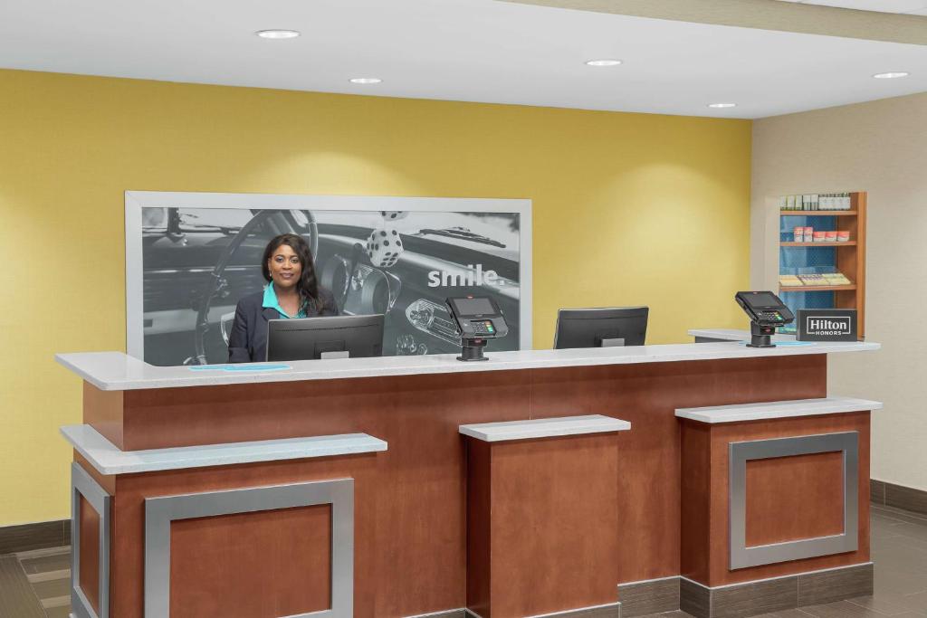 Hampton Inn & Suites Macon I-75 North photo