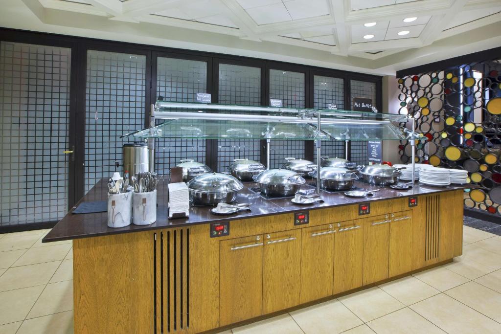 Embassy Suites Columbus - Airport photo