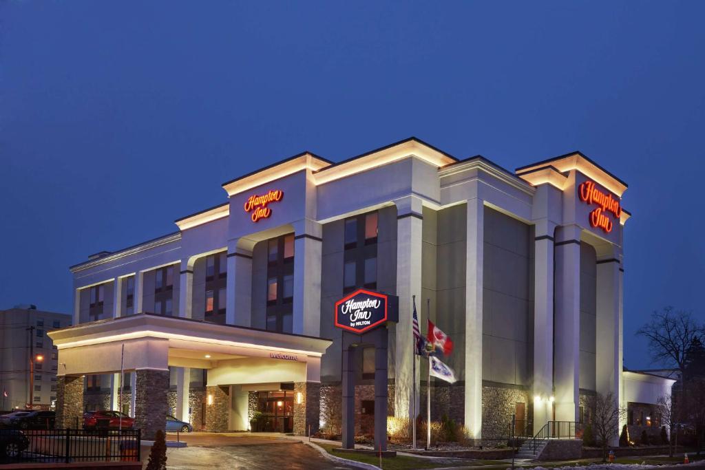 a hotel with a sign on the front of it at Hampton Inn Niagara Falls in Niagara Falls