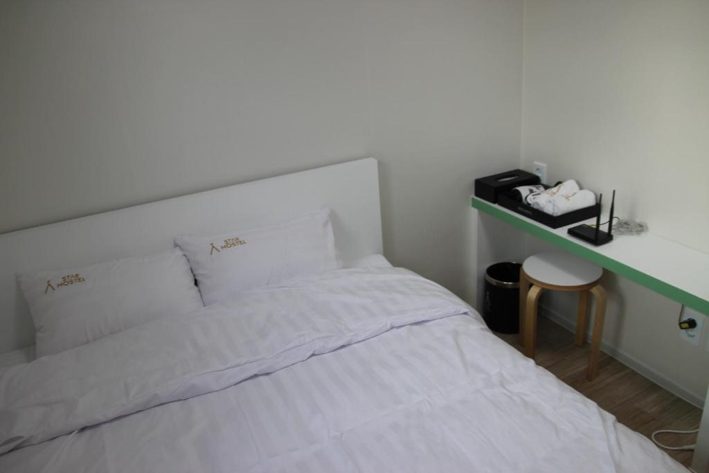 Postel nebo postele na pokoji v ubytování Starhostel Dongdaemun Suite