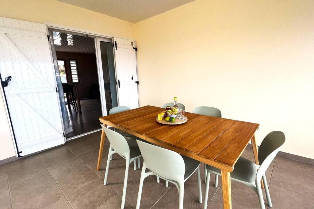 Kuchyň nebo kuchyňský kout v ubytování Suite Spacieuse 4 étoiles 77m2 vue mer Les Saintes