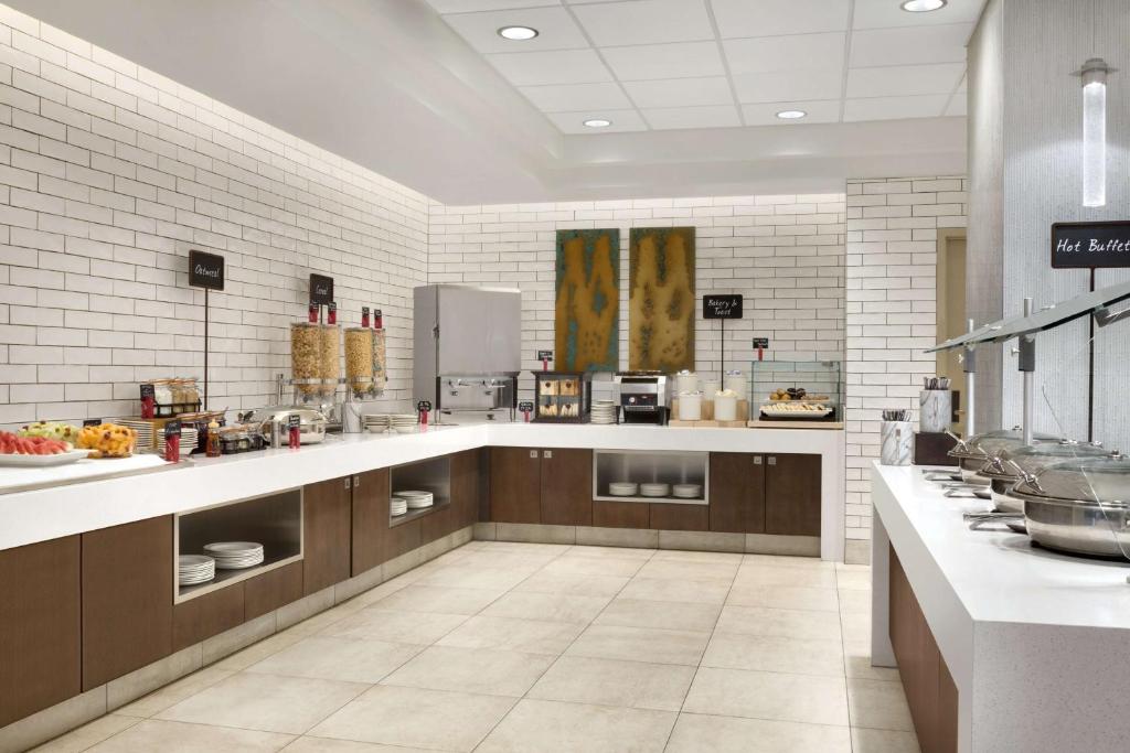 Embassy Suites San Antonio Airport photo