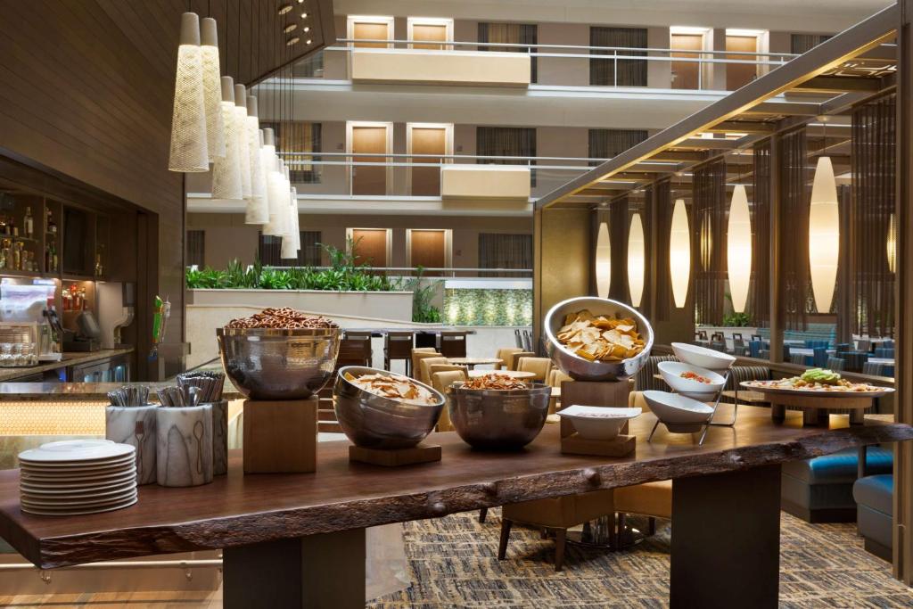 Embassy Suites San Antonio Airport photo