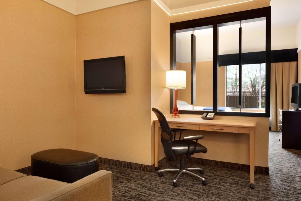 DoubleTree by Hilton Hotel Oklahoma City Airport photo