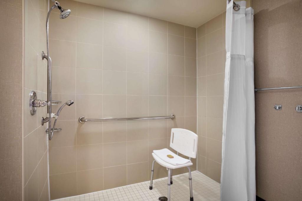 DoubleTree by Hilton Hotel Oklahoma City Airport photo
