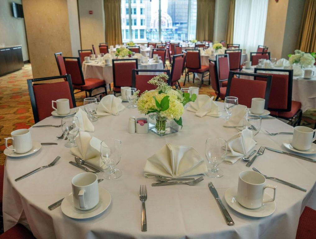 The Hilton Garden Inn Buffalo-Downtown photo