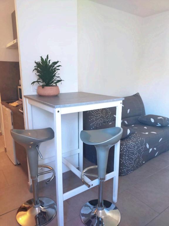 Photo de la galerie de l'établissement studio calme Avignon Intra muros, à Avignon