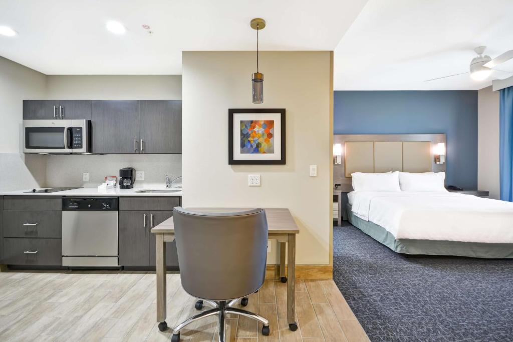 Homewood Suites by Hilton Orlando Theme Parks - Suite King Studio