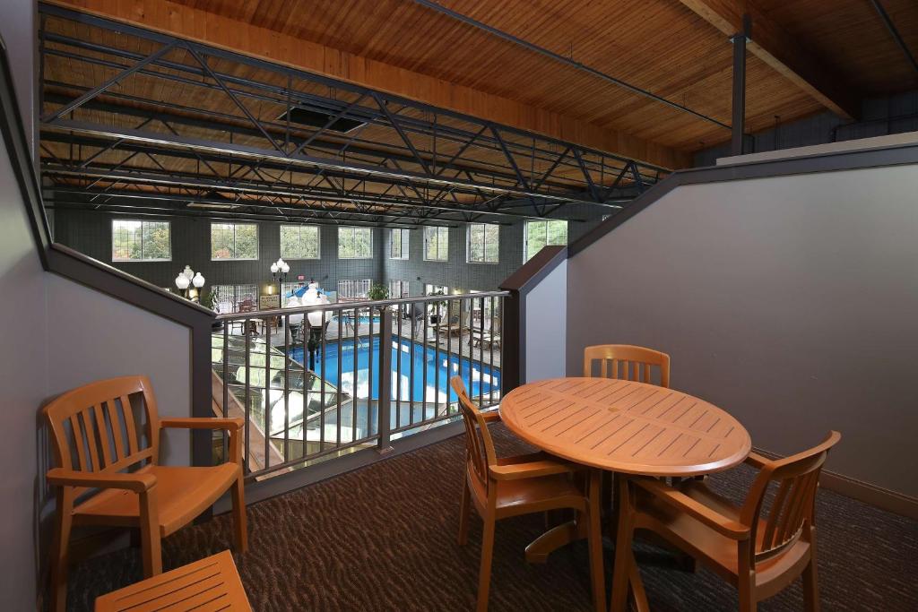 Hampton Inn Holland photo