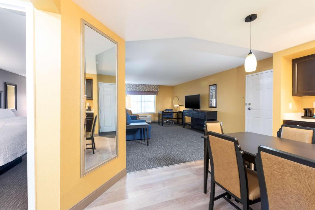 Hampton Inn Holland photo