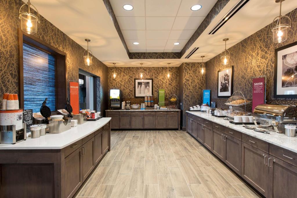 Hampton Inn & Suites Grand Rapids Downtown photo