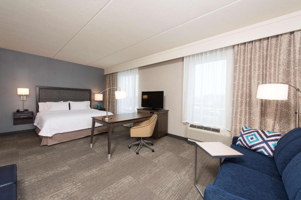 Hampton Inn & Suites Grand Rapids Downtown photo