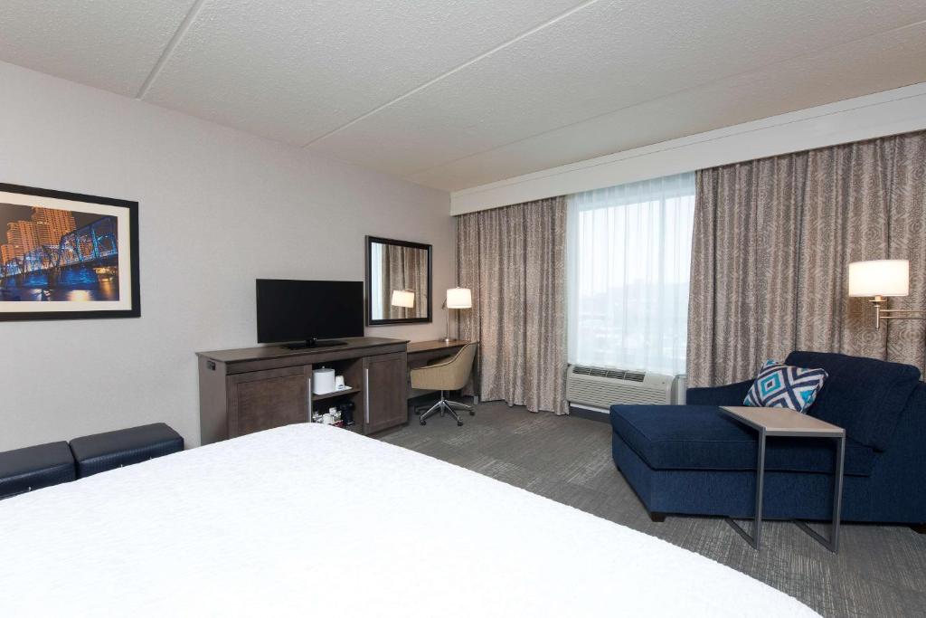 Hampton Inn & Suites Grand Rapids Downtown photo
