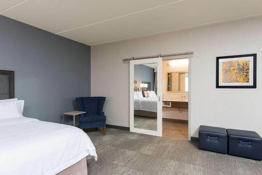 Hampton Inn & Suites Grand Rapids Downtown photo