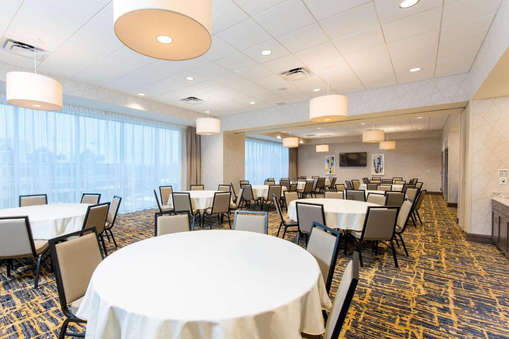 Hampton Inn & Suites Grand Rapids Downtown photo