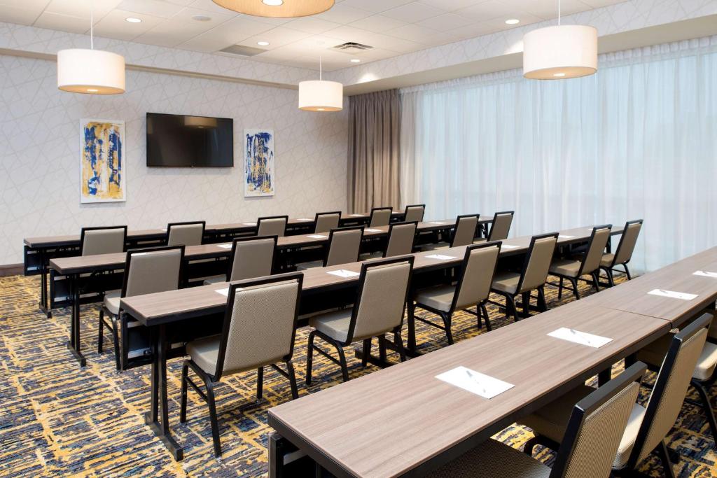 Hampton Inn & Suites Grand Rapids Downtown photo