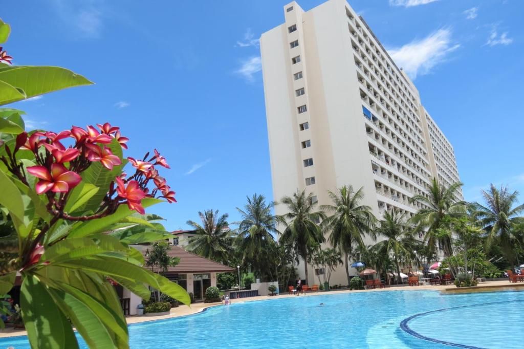 a view of the hotel from the pool at View Talay 1B Residence in Pattaya South