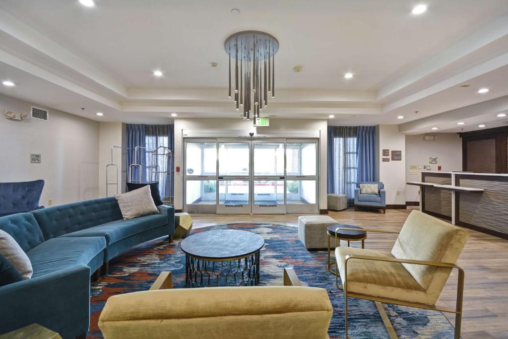 Posezení v ubytování Homewood Suites by Hilton Palm Desert
