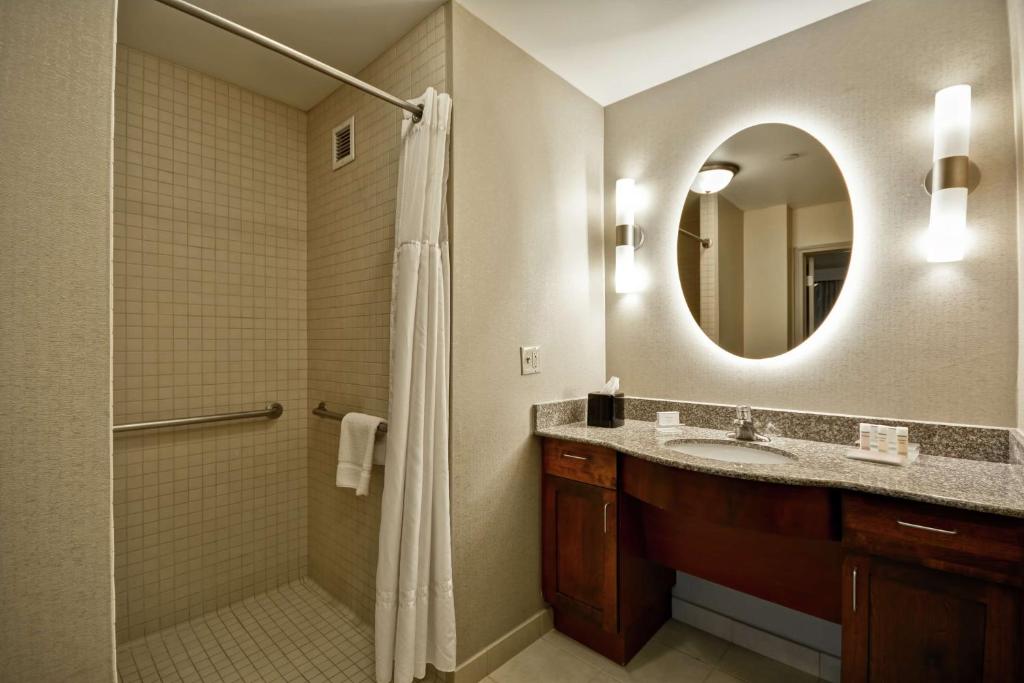 Koupelna v ubytování Homewood Suites by Hilton Palm Desert