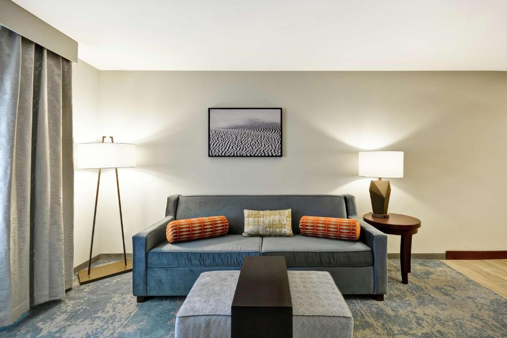 Posezení v ubytování Homewood Suites by Hilton Palm Desert