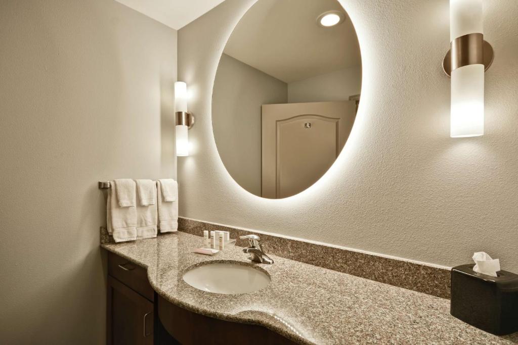 Koupelna v ubytování Homewood Suites by Hilton Palm Desert