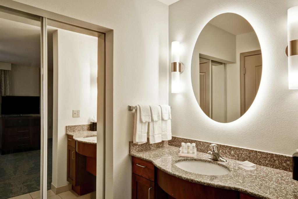 Koupelna v ubytování Homewood Suites by Hilton Palm Desert