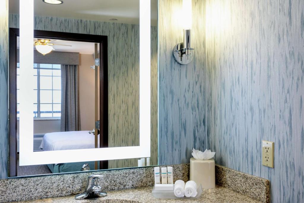 Homewood Suites Port Saint Lucie-Tradition - Two-Bedroom Suite - Non-Smoking - 1 King - 1 Queen