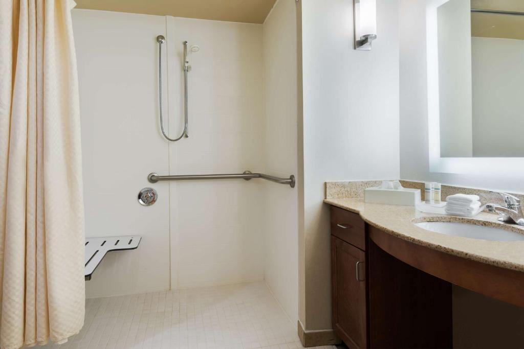 Koupelna v ubytování Homewood Suites by Hilton Princeton