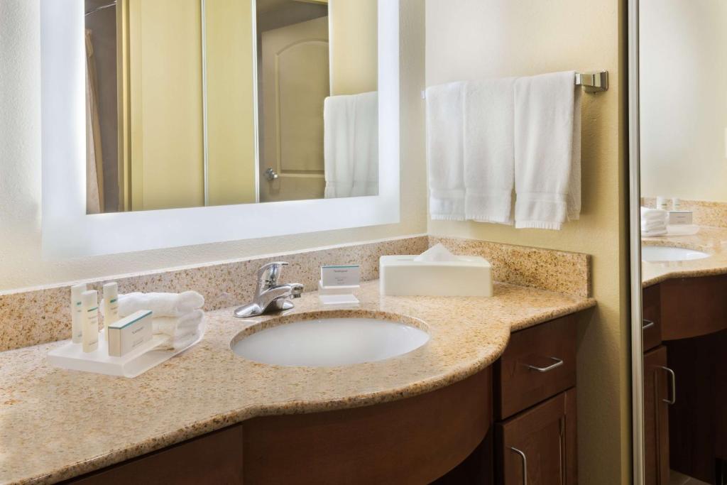Koupelna v ubytování Homewood Suites by Hilton Princeton