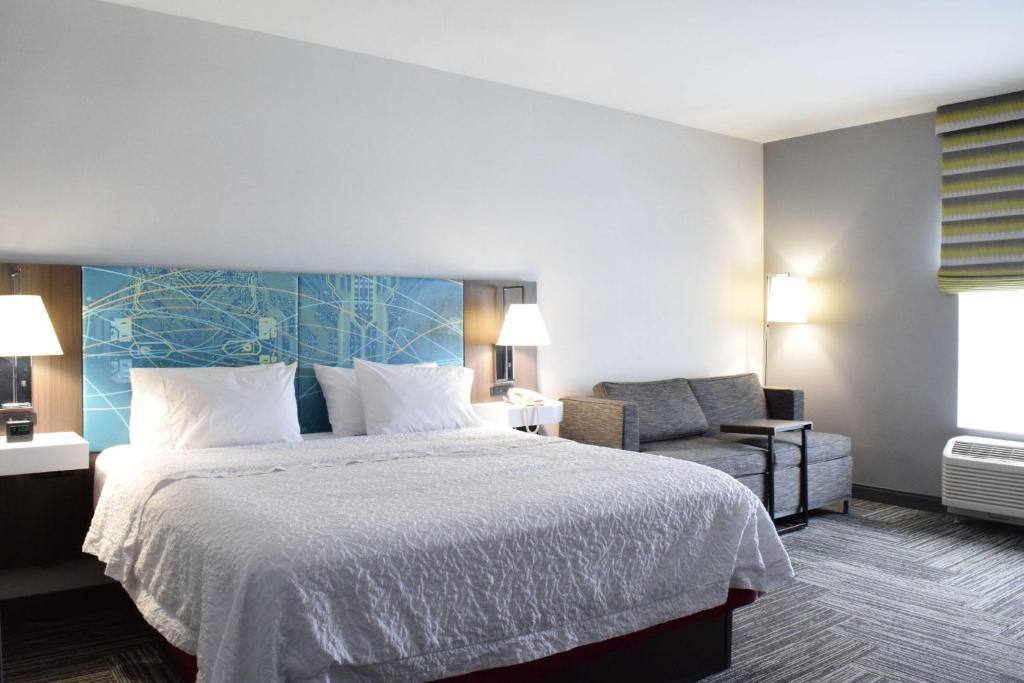 Postel nebo postele na pokoji v ubytování Hampton Inn Hamburg