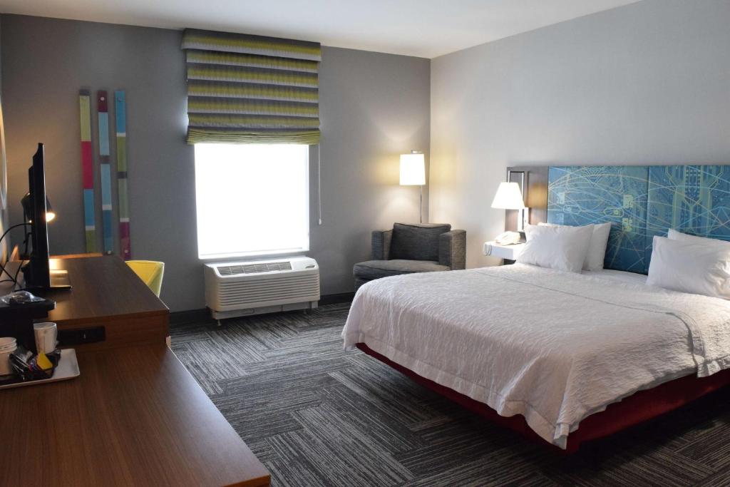 Postel nebo postele na pokoji v ubytování Hampton Inn Hamburg