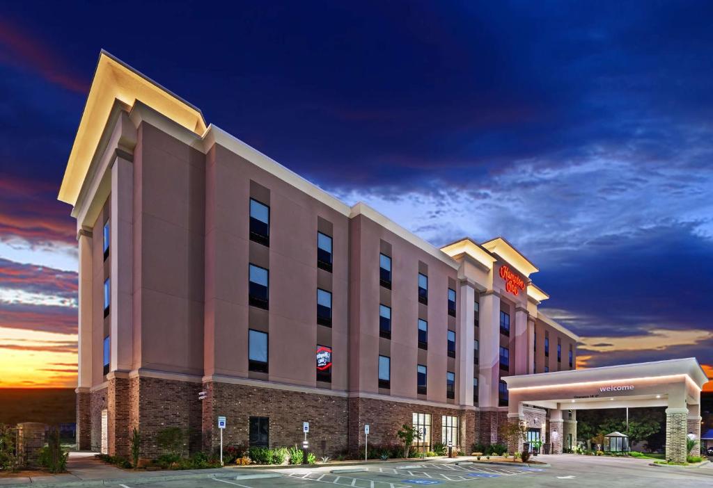 a rendering of a hotel at dusk at Hampton Inn Ozona in Ozona