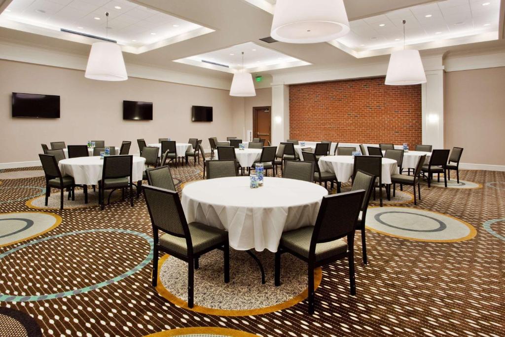 Hampton Inn & Suites Chapel Hill/Carrboro photo