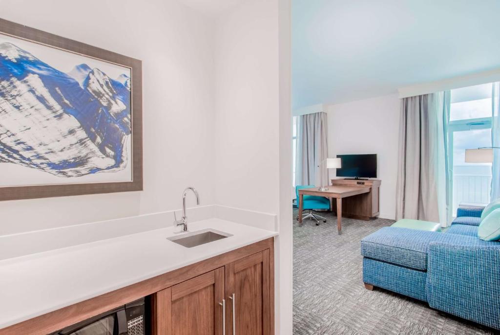 Hampton Inn & Suites Panama City Beach-Beachfront photo