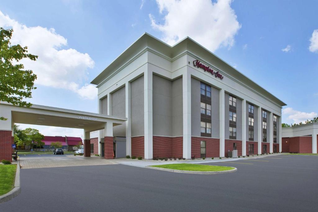 a rendering of a hotel with a parking garage at Hampton Inn Toledo-South/Maumee in Maumee