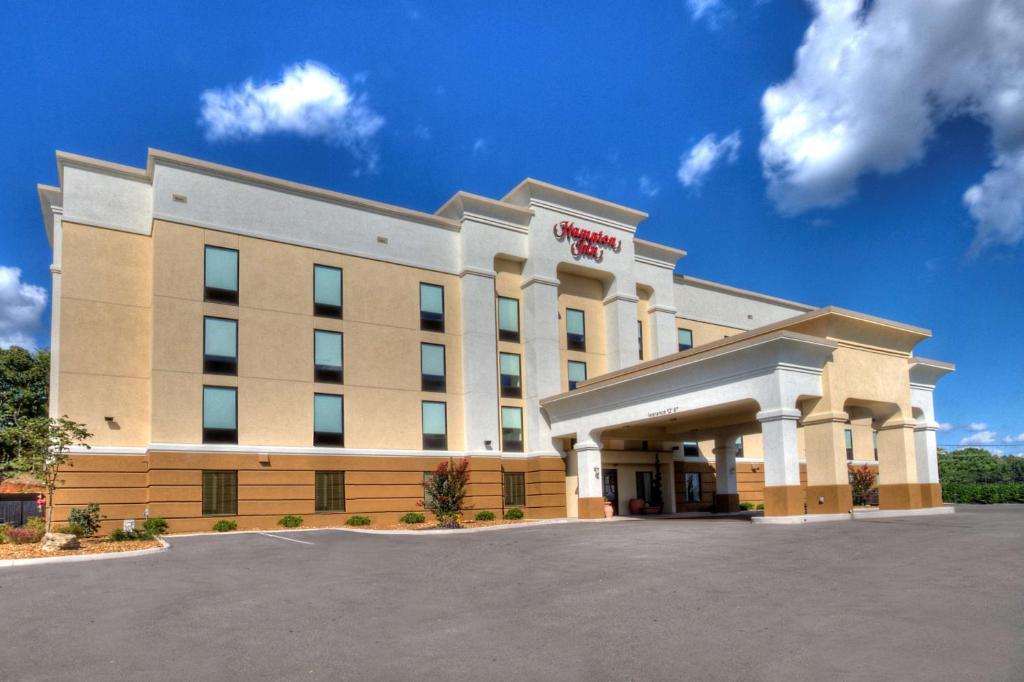a rendering of a hotel at Hampton Inn Cookeville in Cookeville