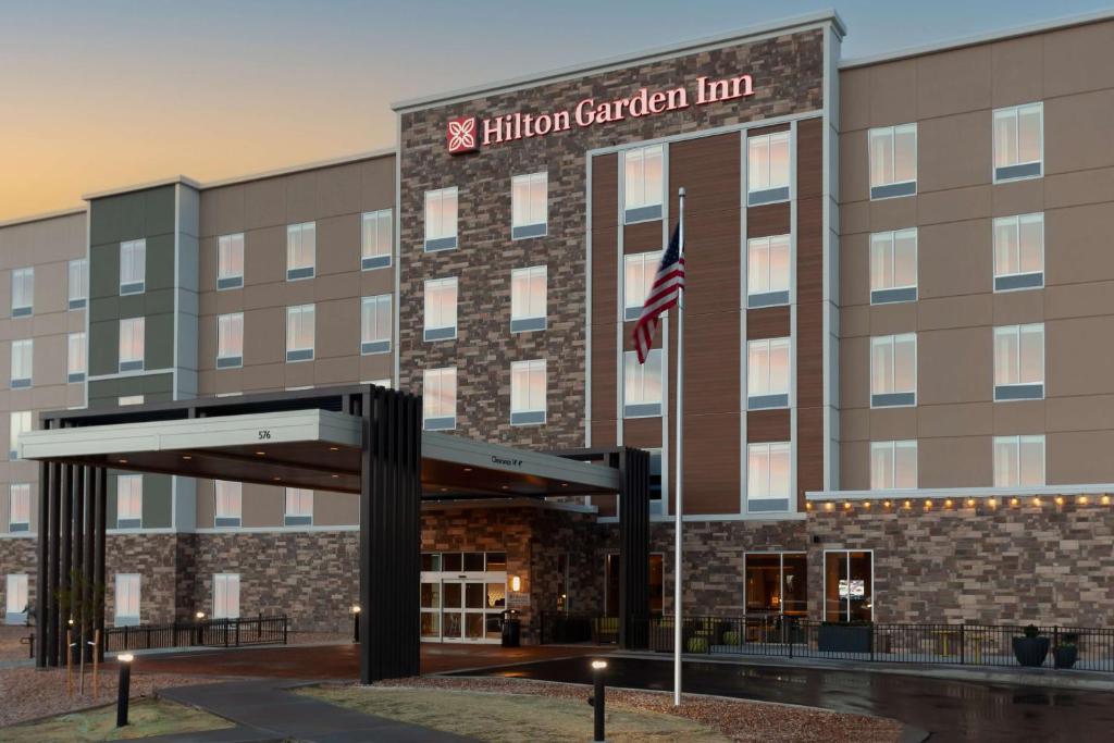 een weergave van de buitenkant van een hotelherberg bij Hilton Garden Inn Broomfield Boulder in Broomfield