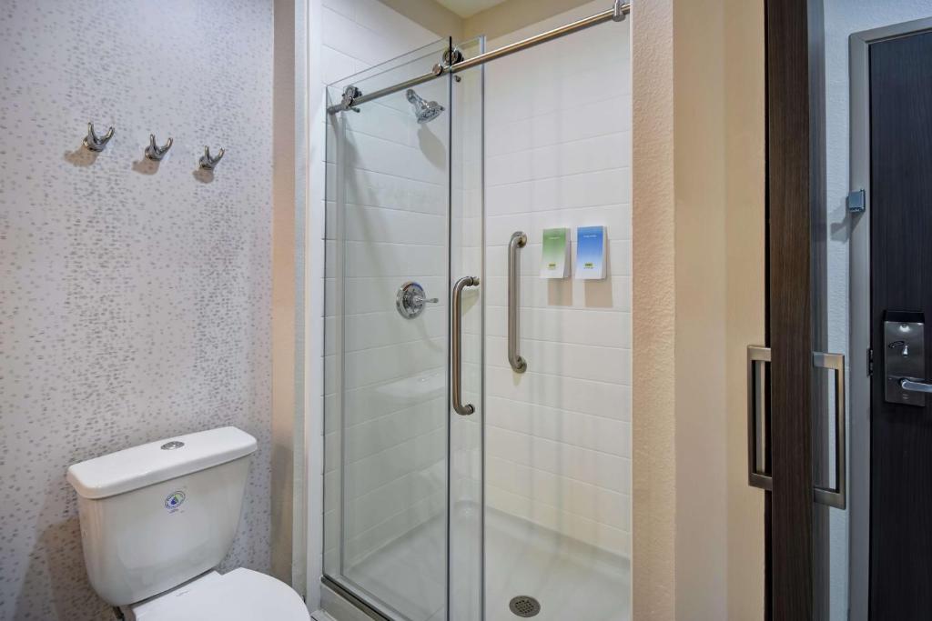 Koupelna v ubytování Home2 Suites By Hilton Fort Worth Fossil Creek