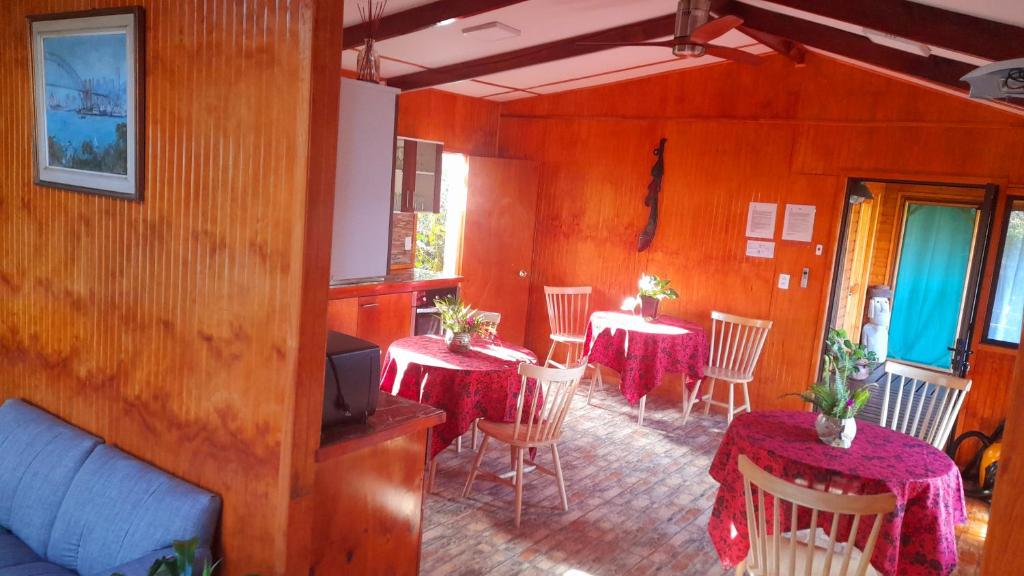 Posezení v ubytování Hostal Makohe Rapa Nui