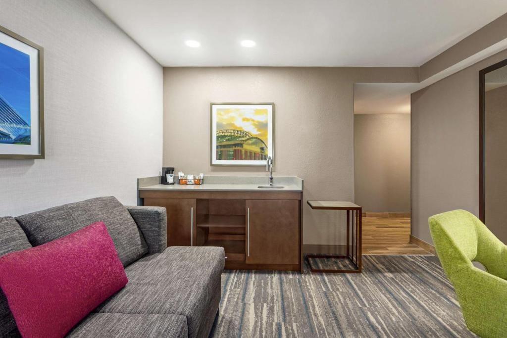 Hampton Inn Milwaukee Brookfield - Deluxe Kamer Met Kingsize Bed - Niet-Rokers