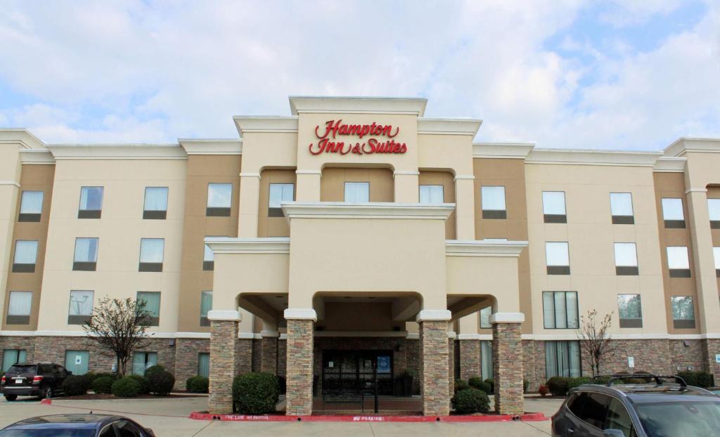 a rendering of the front of a hotel at Hampton Inn & Suites Mount Pleasant in Mount Pleasant