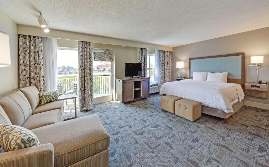 Hampton Inn Myrtle Beach Broadway at the Beach - Chambre À Coucher King Suite Avec Bain À Remous - Non-Fumeurs