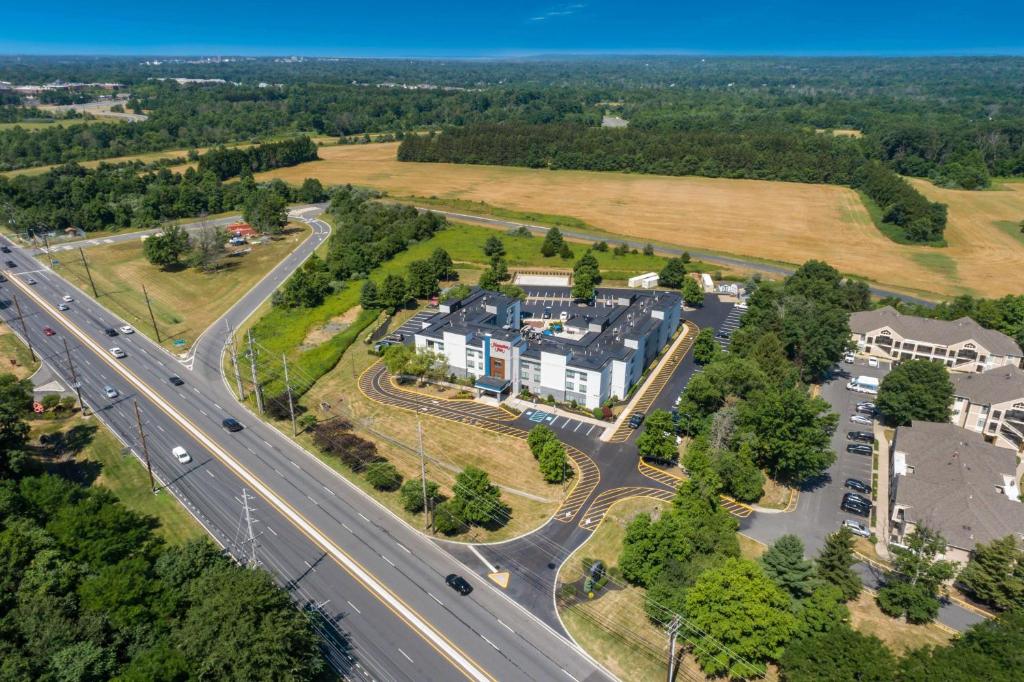 Letecký snímek ubytování Hampton Inn Princeton