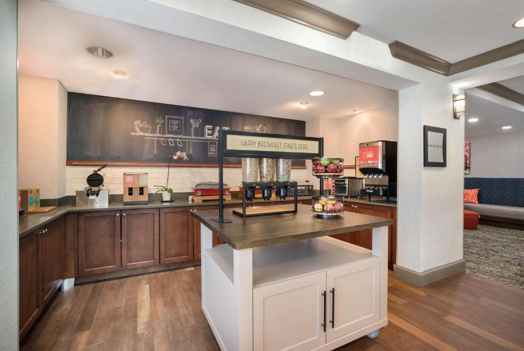 Kuchyň nebo kuchyňský kout v ubytování Hampton Inn Princeton