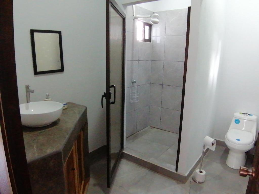 Koupelna v ubytování EcoVillas Las Melinas