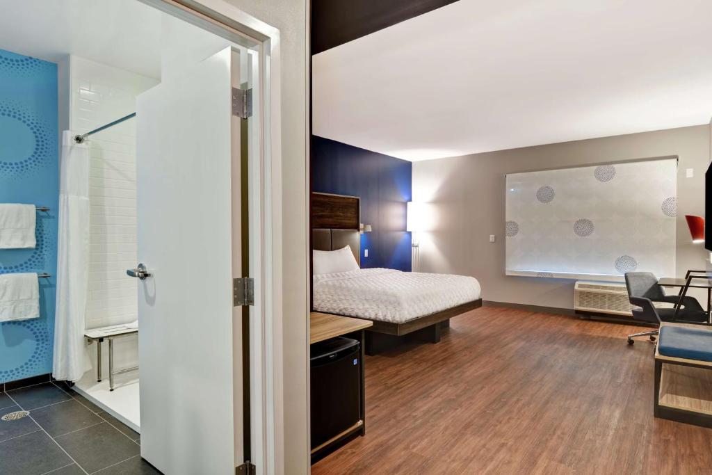Postel nebo postele na pokoji v ubytování Tru By Hilton Middletown