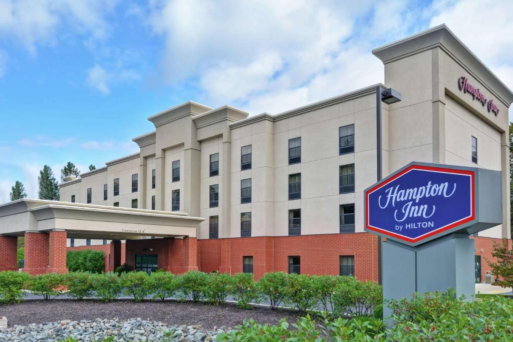 uma representação das Cataratas do Niágara do Hampton Inn em Hampton Inn Tunkhannock em Tunkhannock