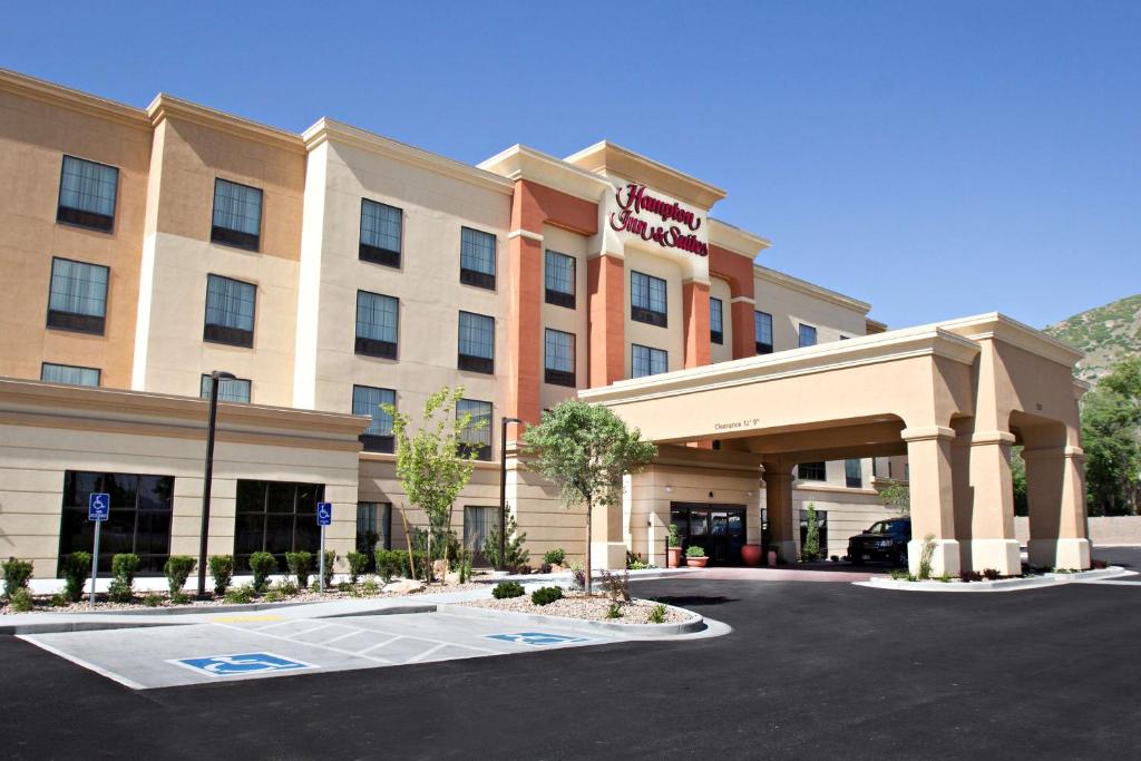 a rendering of a hotel with a parking lot at Hampton Inn & Suites Salt Lake City/Farmington in Farmington